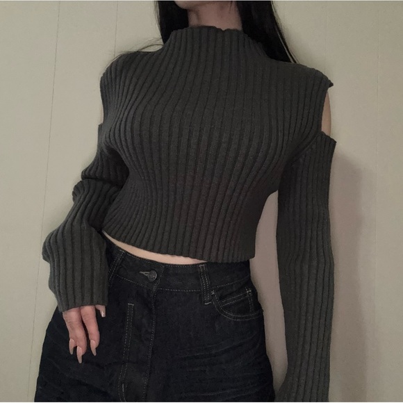 Gray Ribbed Cold-Shoulder Cropped Sweater - Picture 2 of 10